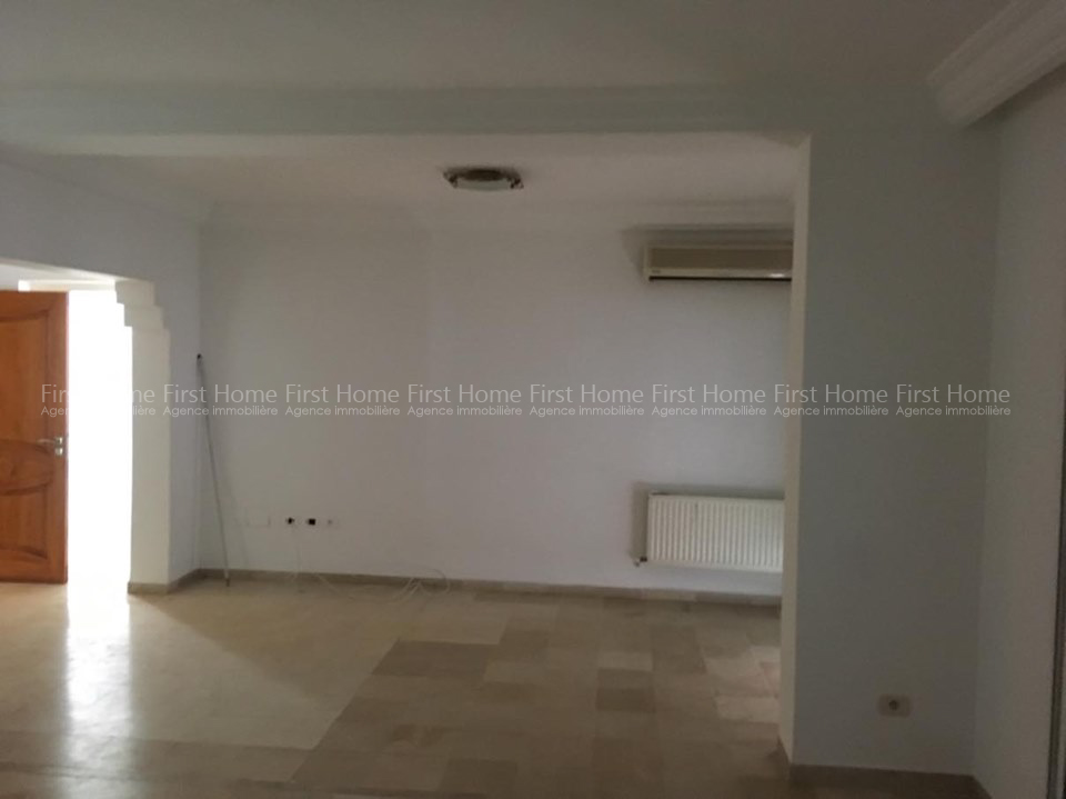 Un bel appartement S+2 est en location aux jardins de l’Aouina